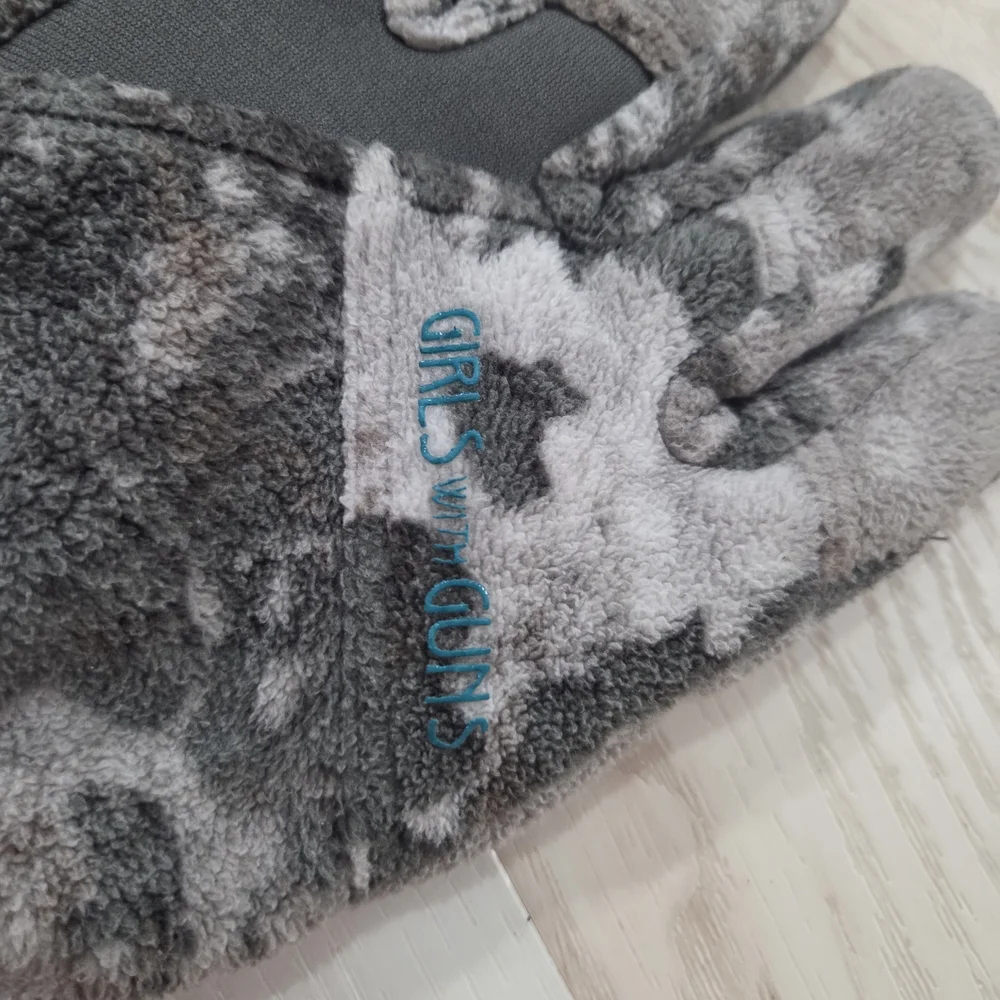 Gray Camouflage Fleece Gloves - Picture 2 of 3
